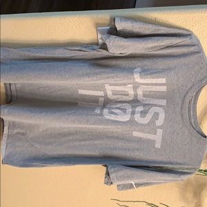 Men’s gray Nike T-shirt